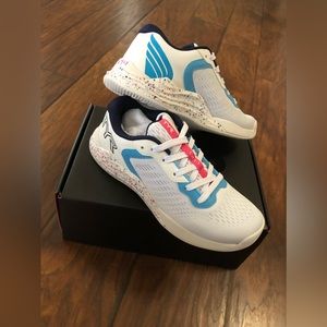 NEW Exclusive TYR Trainer size Men’s 6 / Womens 7.5